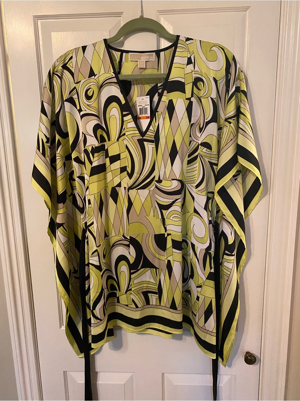 Michael Kors Belted Coverup
“Emilio Pucci-Inspired”Lime & Black V-Neck Tunic - Picture 2 of 3